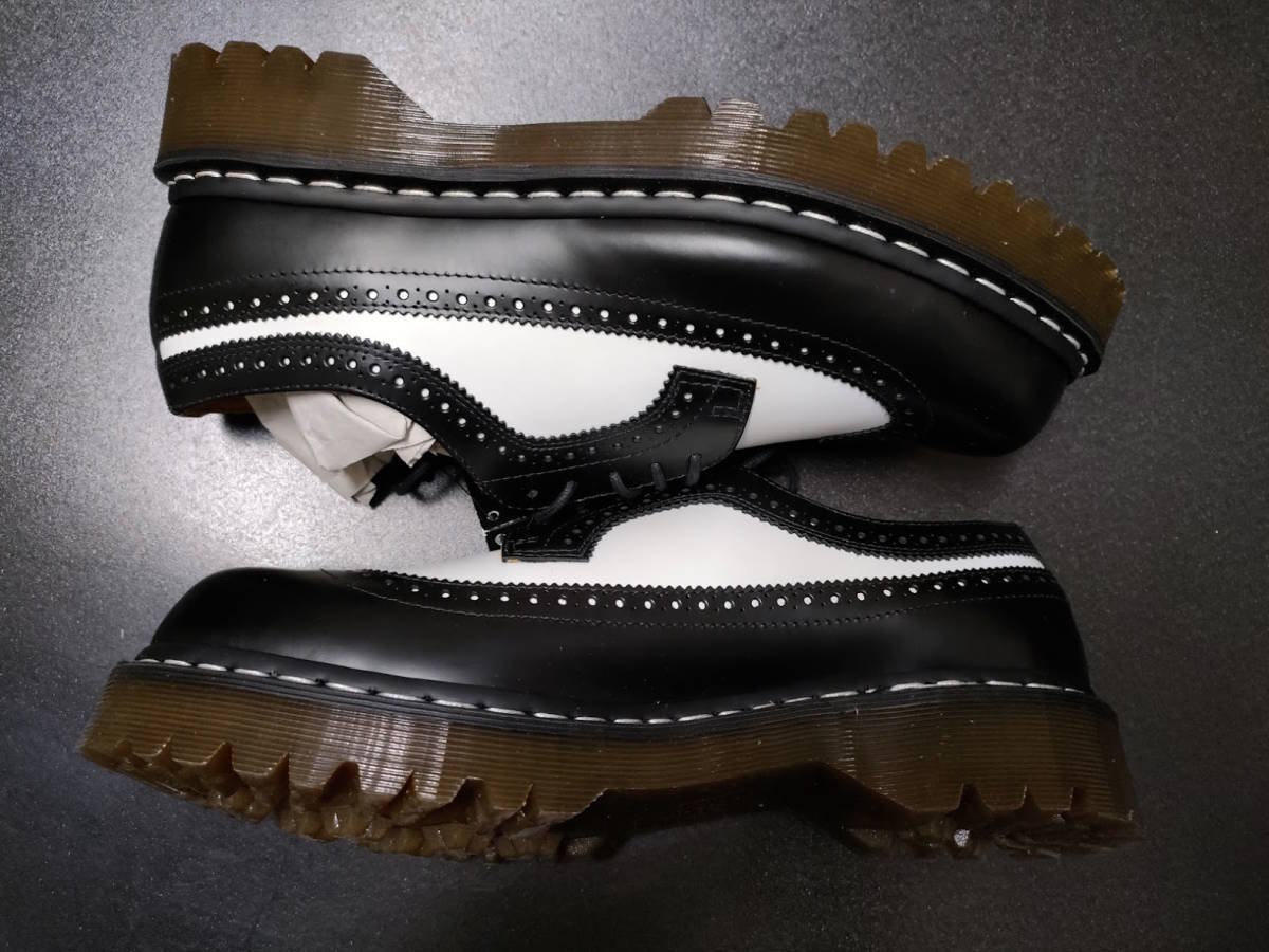 送料無料 新品 ドクターマーチン UK10 黒/白 5ホール 3989 BEX WINGTIP BLACK/WHITE SMOOTH