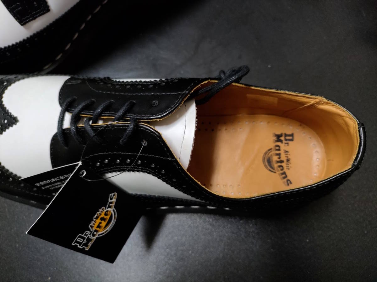 送料無料 新品 ドクターマーチン UK10 黒/白 5ホール 3989 BEX WINGTIP BLACK/WHITE SMOOTH