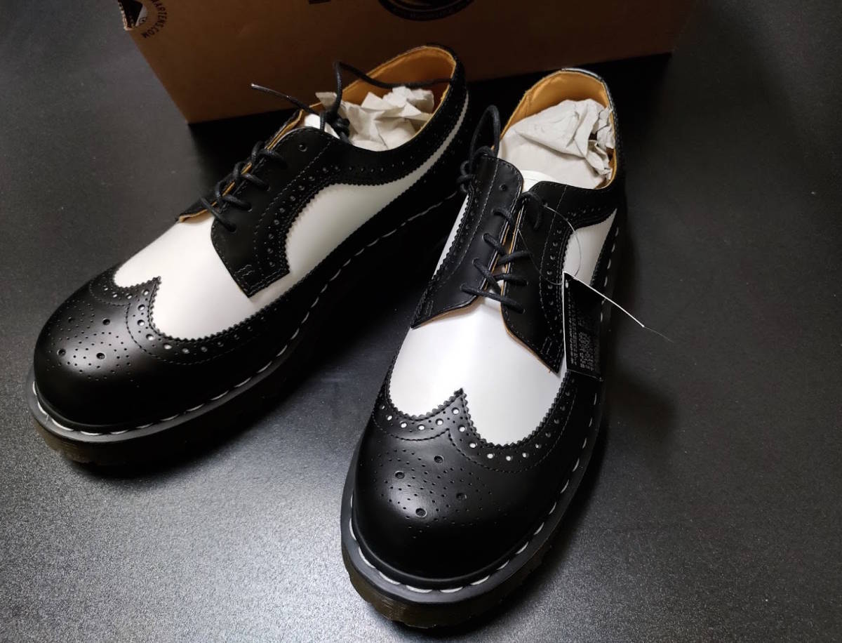 送料無料 新品 ドクターマーチン UK10 黒/白 5ホール 3989 BEX WINGTIP BLACK/WHITE SMOOTH