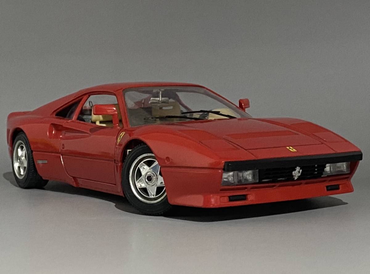 Bburago 1/18 Ferrari 288 GTO (1984) 2.9L Twin Turbo V8 ◇ 250 GTO