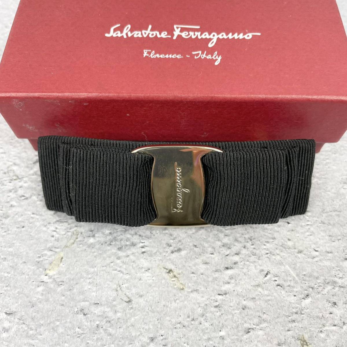 Salvatore Ferragamo ブラック ゴールド バレッタ-