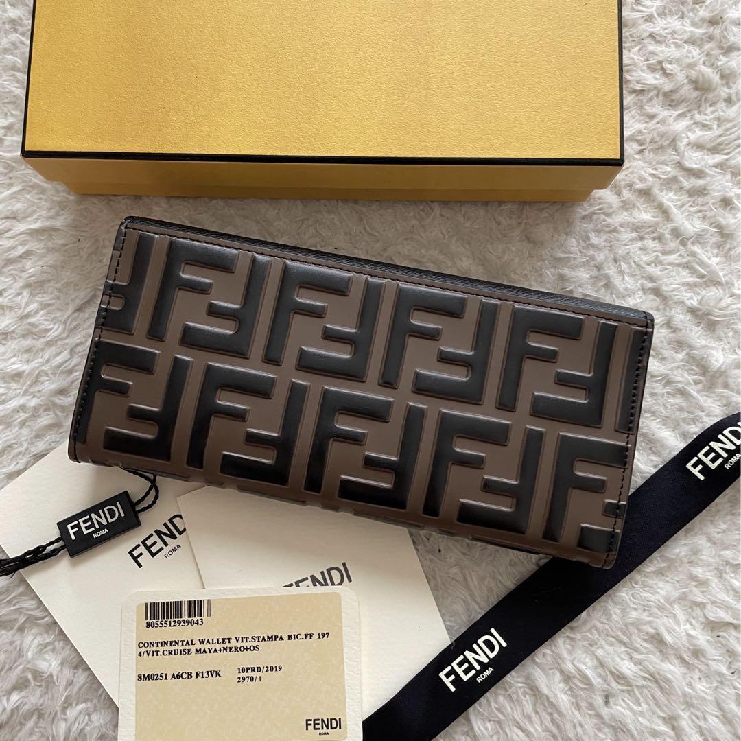 極上美品】468 FENDI フェンディ 2つ折り長財布 の商品詳細 | ヤフオク