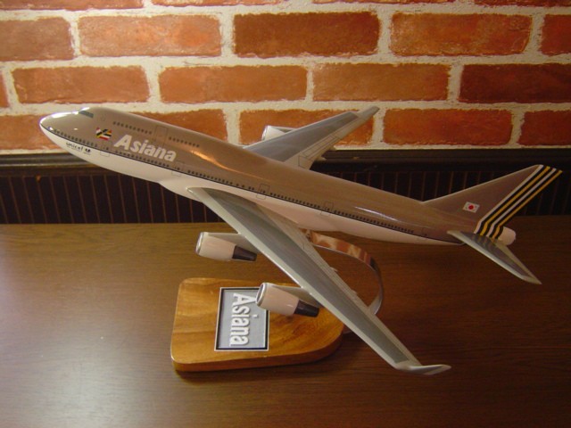 1/144 B747-400 AAR (UNICEF) Asiana Airlines model airplane private aircraft ( passenger plane ) solid model 