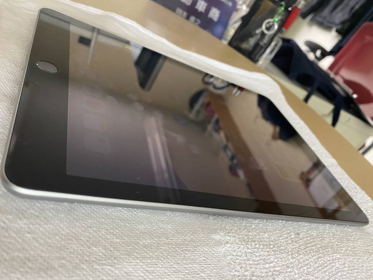 美品・送料込み・スペースグレイ・simフリー・iPad・Wi-Fi+Cellular