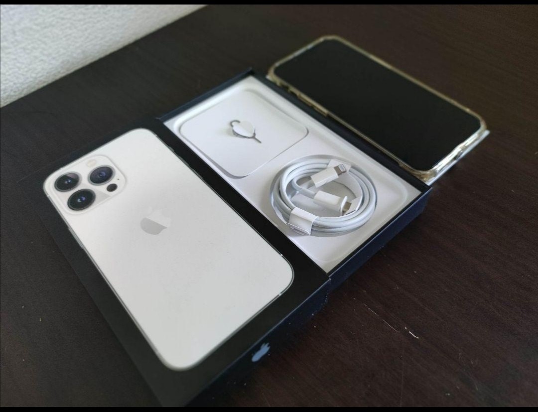 Apple iphone13Pro max 1TB 美品 SIMフリー シルバー 新品同様 おまけ付き iPhone13Proイヤスピーカー修理 修理パーツ バックカメラ 背面カメラ メインカメラ DIY修理 アイフォン バックカメラ 背面側 カメラ メインカメラ イヤスピーカー