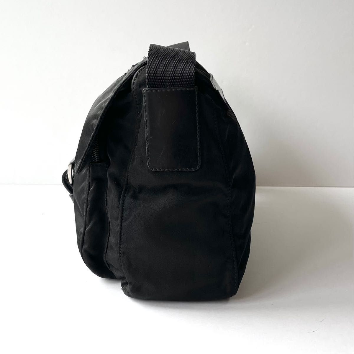 美品】PRADA プラダ ショルダーバッグ フラップ式 ナイロン 美品】PRADA プラダ ショルダーバッグ フラップ式 ナイロン