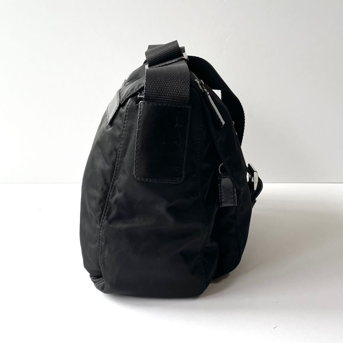 美品】PRADA プラダ ショルダーバッグ フラップ式 ナイロン 美品】PRADA プラダ ショルダーバッグ フラップ式 ナイロン