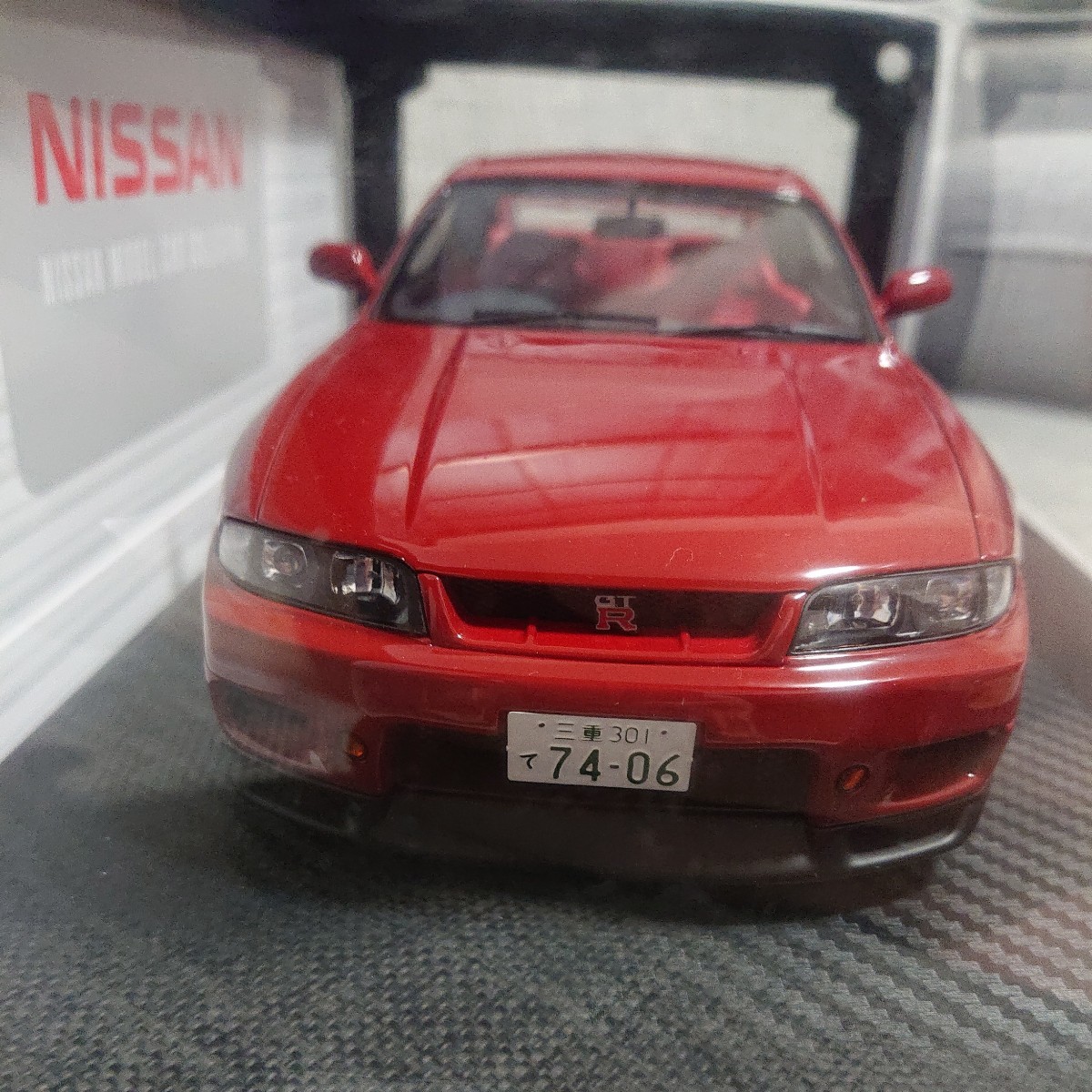 【送料無料】美品 激レア 1/18 イグニッションモデル Nissan Skyline GT-R BCNR33 Matsuda Street Wine Red 日産公式Web限定 スカイラインの画像3