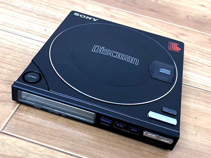 ☆SONY Discman D-100 ポータブルCDプレーヤー 取説・元箱付き ☆SONY Discman D-100 ポータブルCDプレーヤー 取説・元箱付き