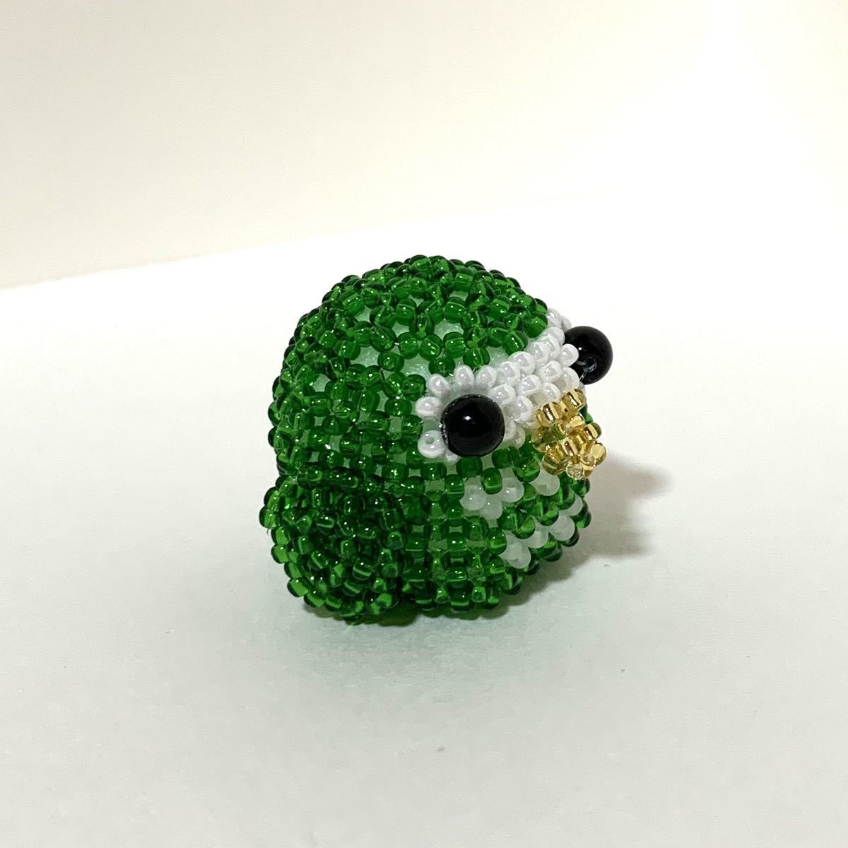 緑フクロウ　ふくろう　ビーズドール　ビーズ細工　Amigurumi handmade beads doll ハンドメイド　編みぐるみ　あみぐるみ_画像2