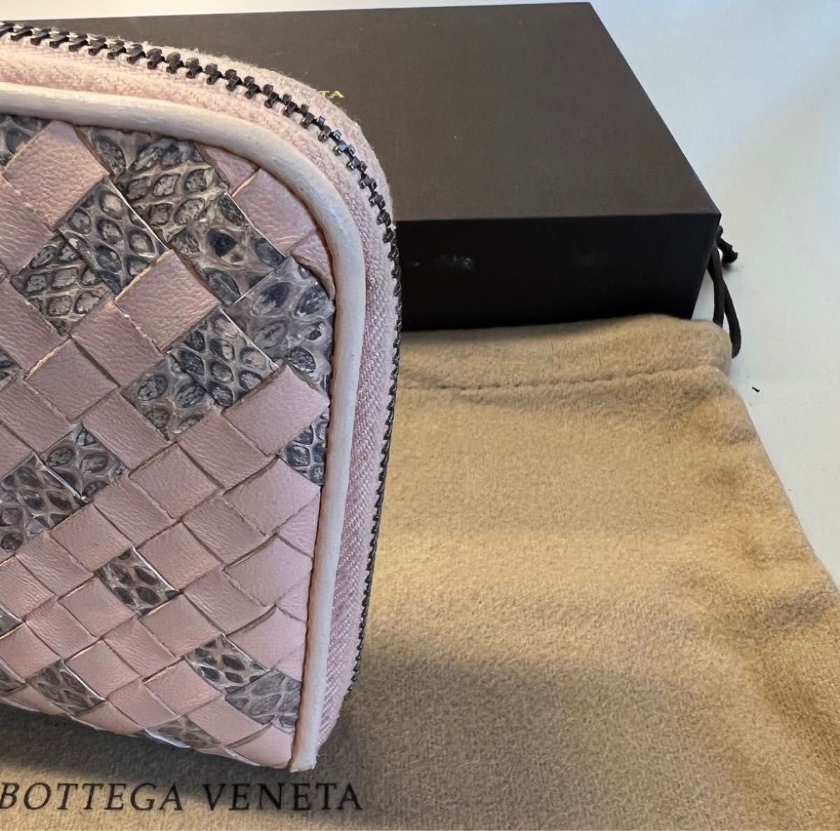 未使用に近い! ボッテガヴェネタ BOTTEGA VENETA 財布 長財布 イントレチャート パイソン ラウンドファスナー