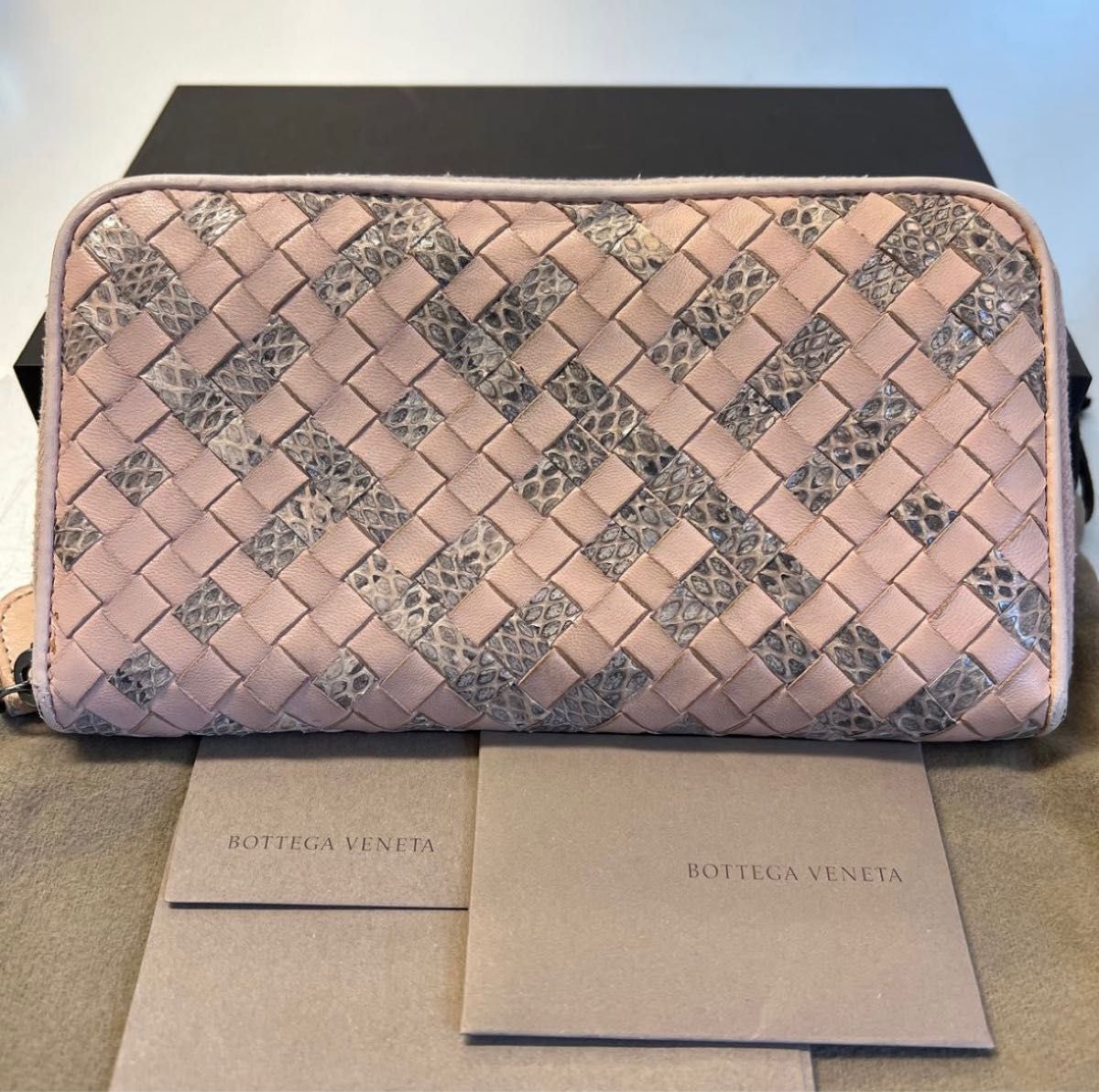 未使用に近い! ボッテガヴェネタ BOTTEGA VENETA 財布 長財布 イントレチャート パイソン ラウンドファスナー