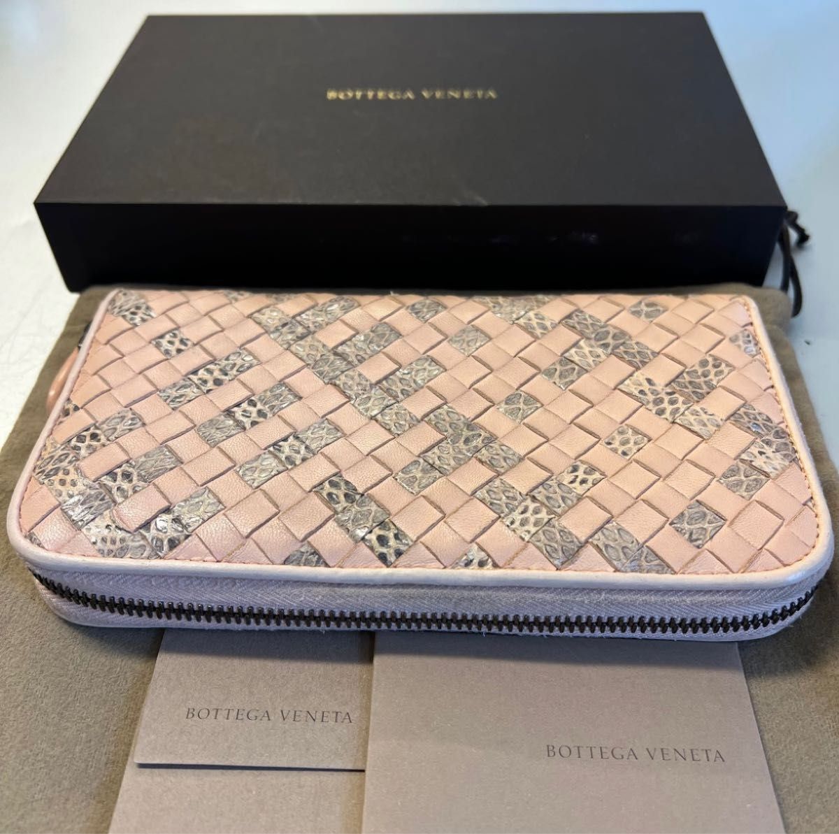 未使用に近い! ボッテガヴェネタ BOTTEGA VENETA 財布 長財布 イントレチャート パイソン ラウンドファスナー
