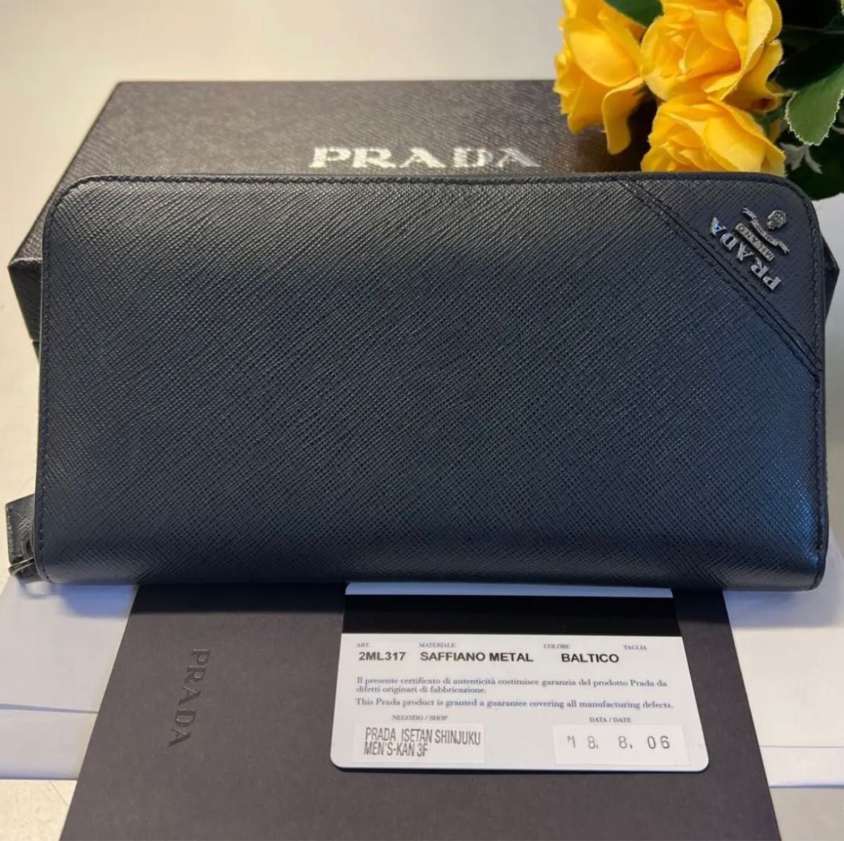 新品同様! プラダ PRADA 財布 長財布 サフィアーノ ラウンドファスナー