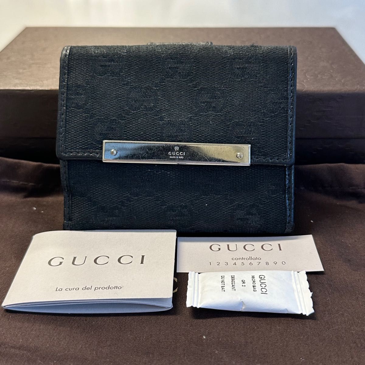 未使用に近い！　グッチ　GUCCI 財布　二つ折り　折り財布　 GGキャンバス