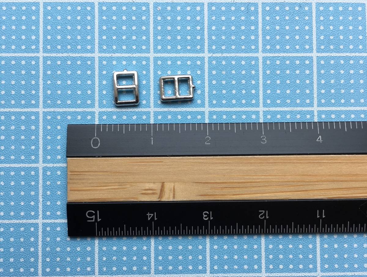 銀色　約6.2ｍｍ×4.5ｍｍバックル20個 極小 小さめ ハンドメイド材料 デコ材料 ドール用 人形用 ミニチュア用 121_画像3