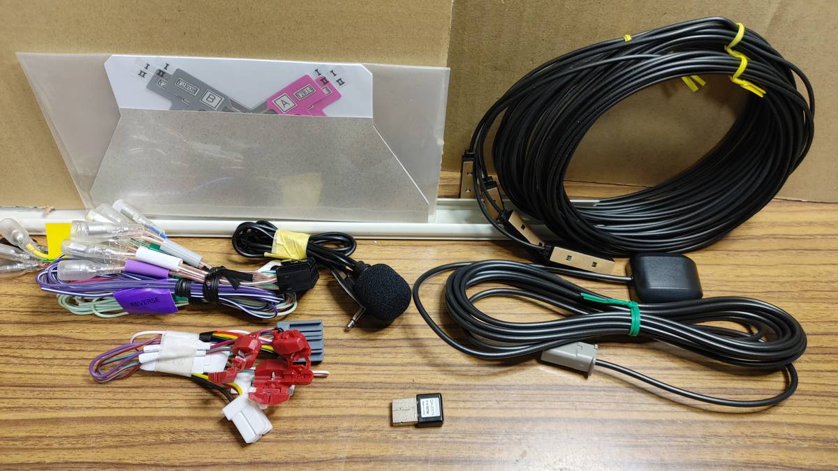 ケンウッド製地デジメモリーナビ MDV-Z702 未使用地デジアンテナ付
