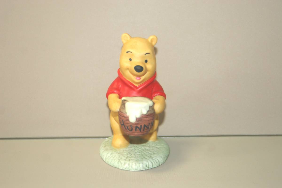 ディズニー はちみつを持った くまのプーさん 陶器製 置物 WINNIE THE POOH Hunny フィギュア Disney サンキョー Sankyo _画像1