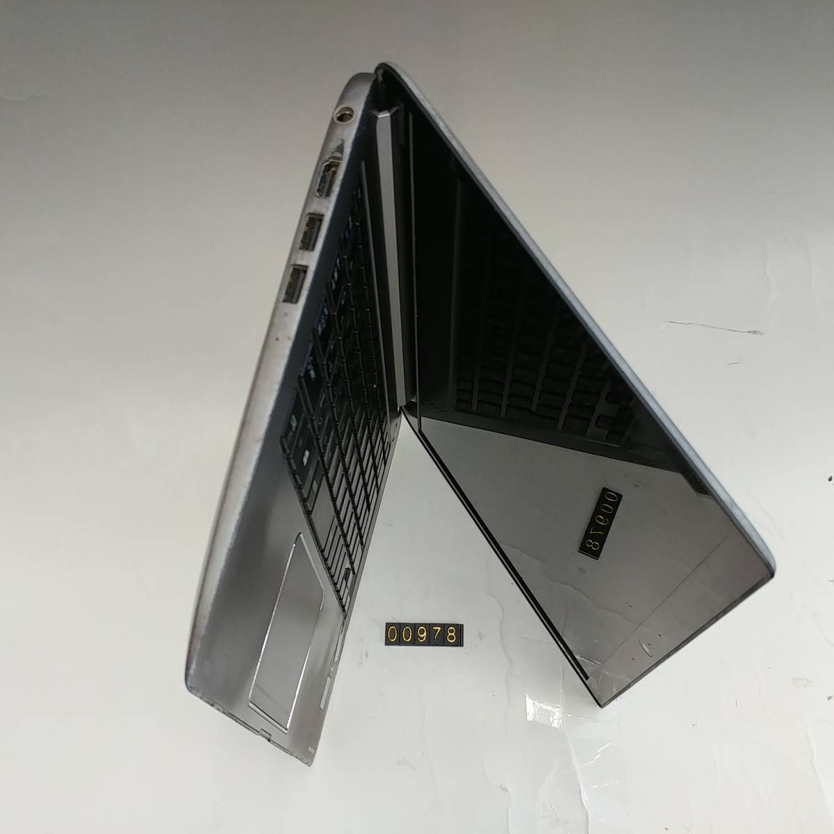 978 訳ありToshiba dynabook KIRA V63/W6M 13.3インチCore i7 4510U