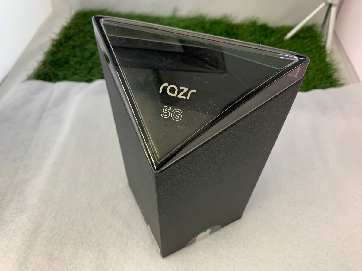 ☆送料無料☆美品☆SoftBank☆motorola razr 5G☆ブラック☆2225001670