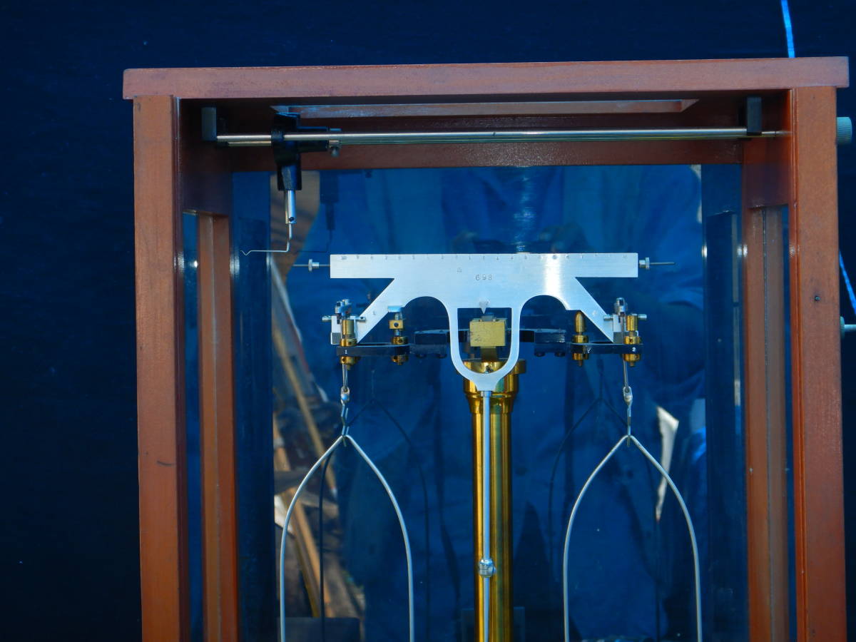 アンティーク TAISHO 化学天秤 天秤 両皿天秤 ガラスケース 高さ：39.2cm 計量器 科学天秤 天秤はかり 分銅付き ディスプレイ 店舗什器_画像5