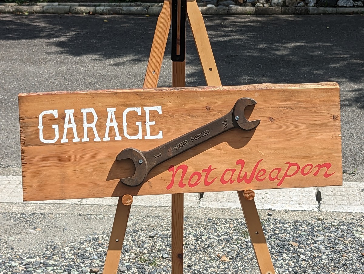 GARAGE(白文字)　木製サインプレート　縦　23.5cm×　横　70.5cm×　厚み 7cm　ハンドメイド　ニス仕上げはしていません_画像1