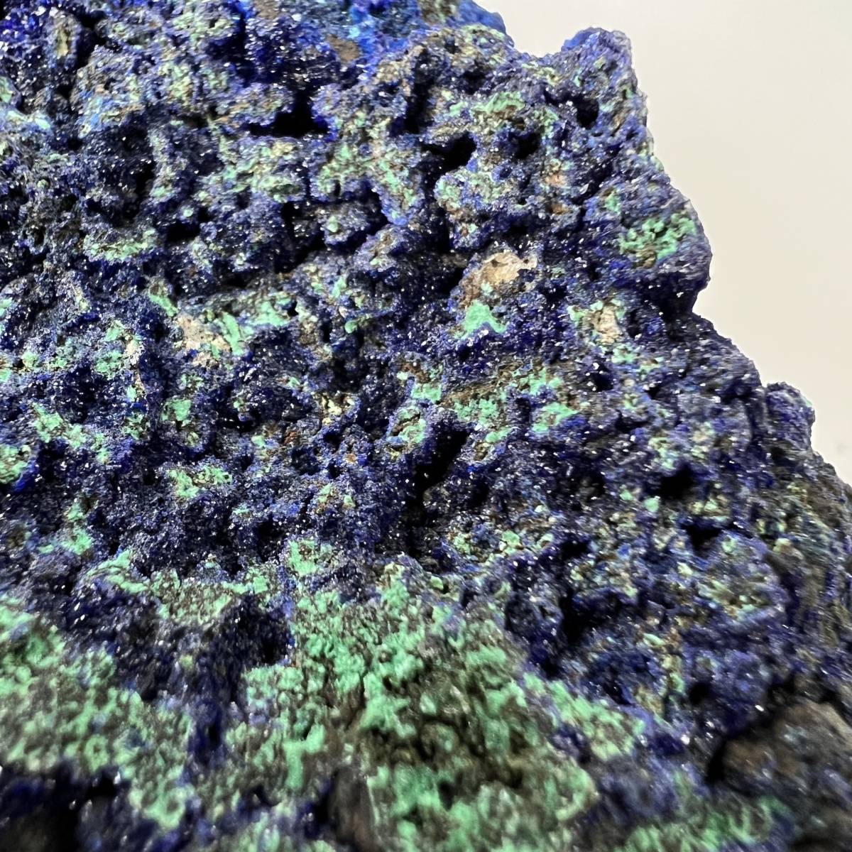【E21115】マラカイトを伴うアジュライト アジュライト 藍銅鉱 岩絵の具 マラカイト Azurite 天然石 原石 鉱物 パワ