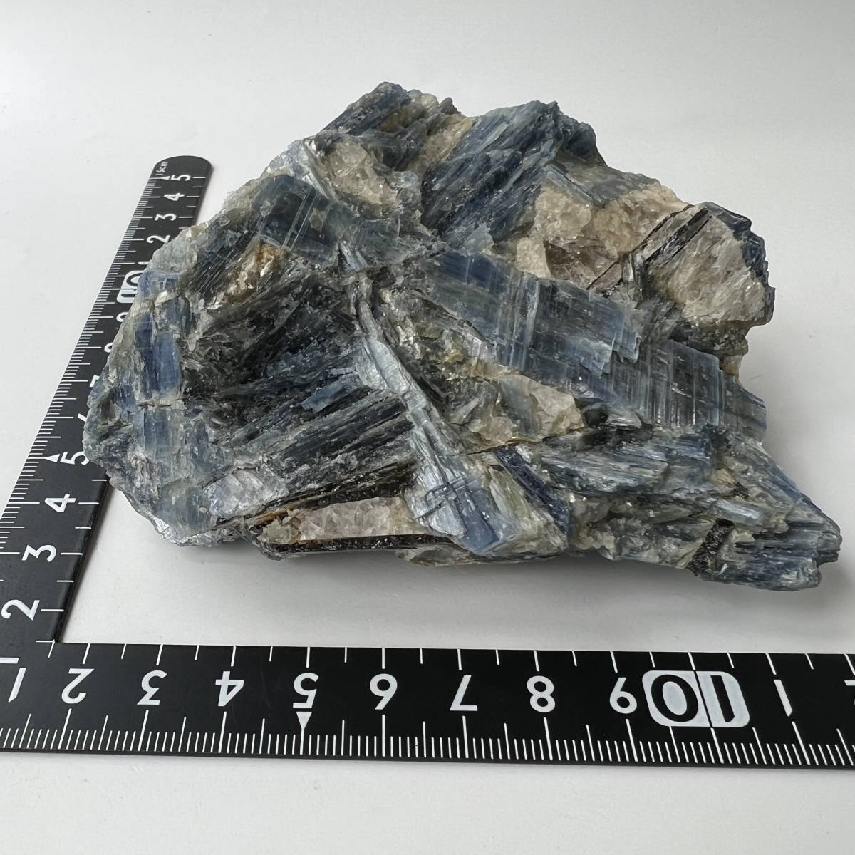 藍晶石　カイヤナイト・6ー10・4g（ブラジル産鉱物標本）