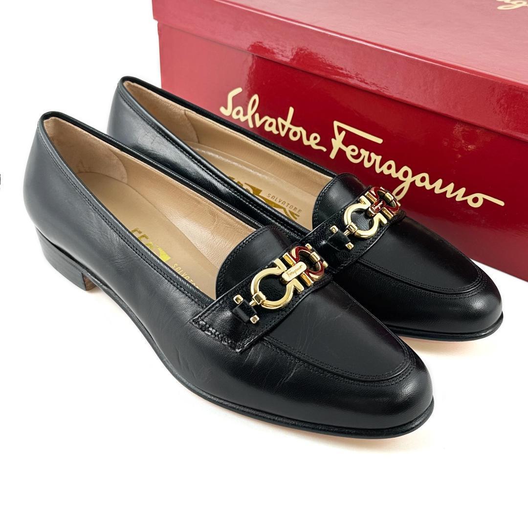 * превосходный товар * Salvatore Ferragamo gun chi-ni черный чёрная кожа обувь Loafer туфли-лодочки Ferragamo двойной gun chi-ni золотой Logo Gold металлические принадлежности 