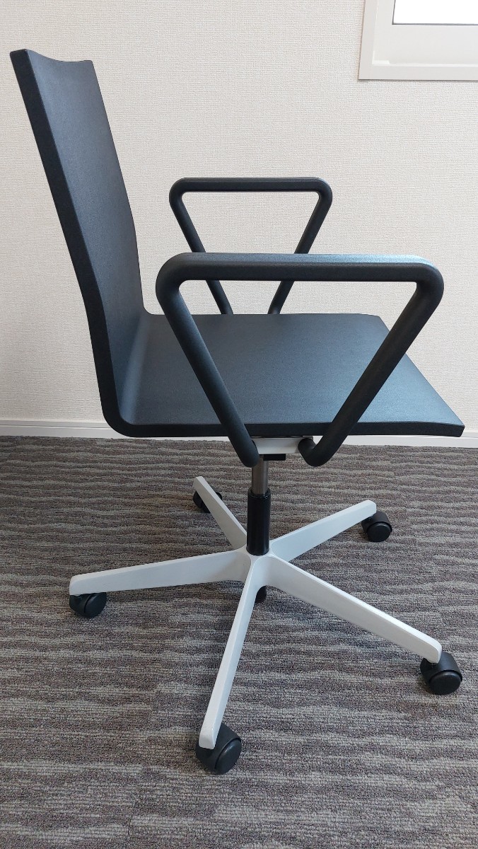 ヴィトラ ゼロフォー vitra. 04 オフィスチェア アームチェア 椅子