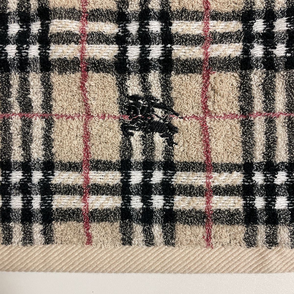 ハンカチ　タオル　バーバリー  Burberry ノバチェック　ロゴ刺繍　未使用