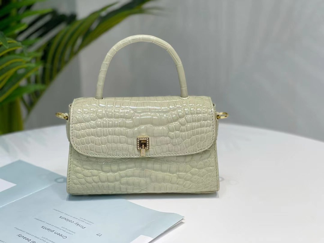 綺麗色 1本手美女バッグ 貴重品 高級鰐革 ボンベ仕上げ ナイル