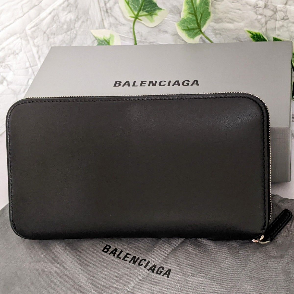 《極美品》バレンシアガ ラウンドファスナー 長財布 ラムスキン ブラック 白ロゴ イタリア製