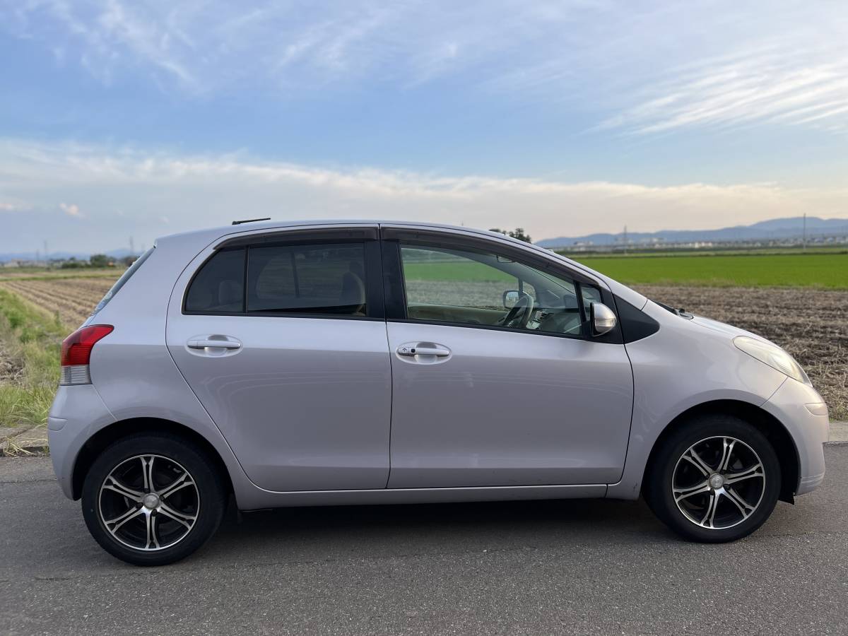 福井発!トヨタ ヴィッツ TOYOTA Vitz 1.0 F 15インチホイール 8万キロ