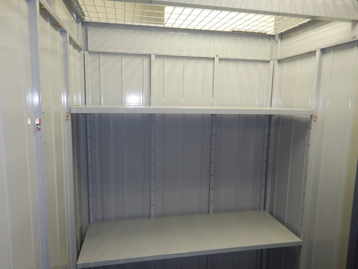 屋内用 中型物置 幅1370x奥行1370 3枚引戸 イナバ物置フォルタシリーズ
