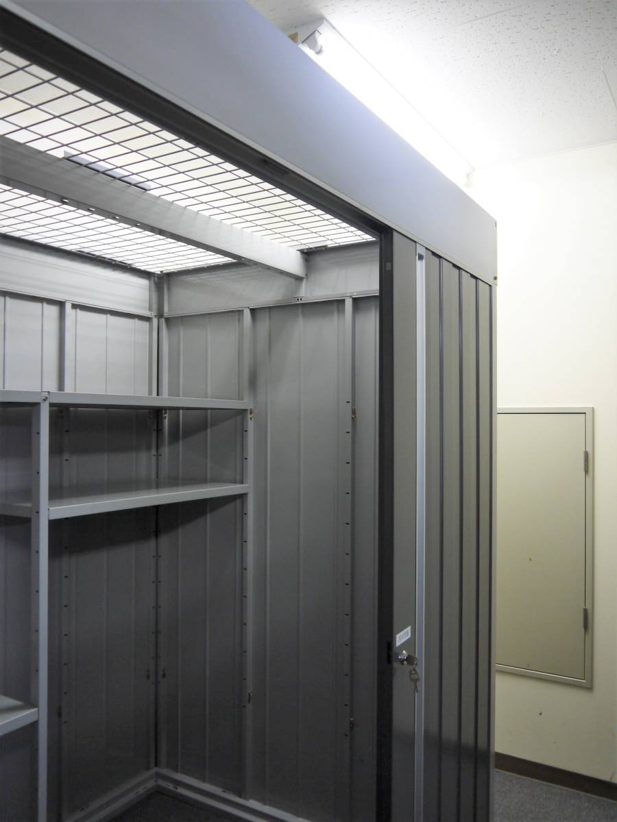 屋内用 中型物置 幅1790x奥行1370 3枚引戸 イナバ物置フォルタシリーズ