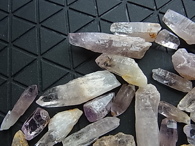 1）紫水晶 ・ アメシスト ・ 水晶 （ 遊泉寺銅山の欠け 折れ 水晶