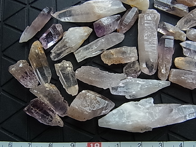 1）紫水晶 ・ アメシスト ・ 水晶 （ 遊泉寺銅山の欠け 折れ 水晶