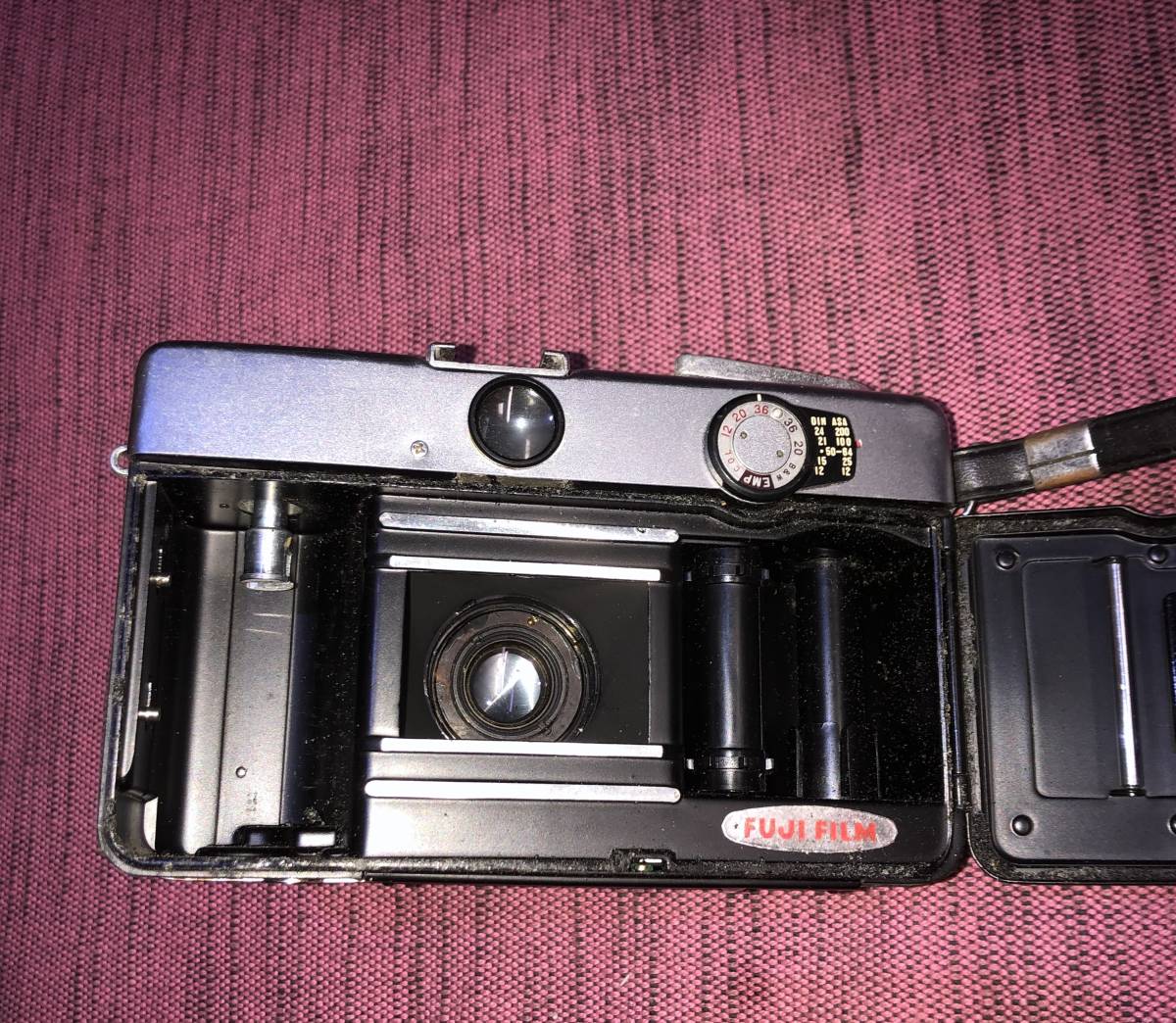 アンティークカメラ フジカ製 コンパクト35 オシャレなデザインの古いカメラ