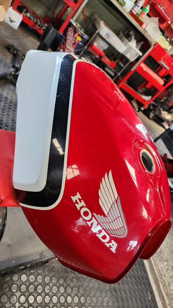 CBX400F 1型 純正 タンク 売り切り オリジナル 当時物 CBX400F 1型 純正 タンク 売り切り オリジナル 当時物