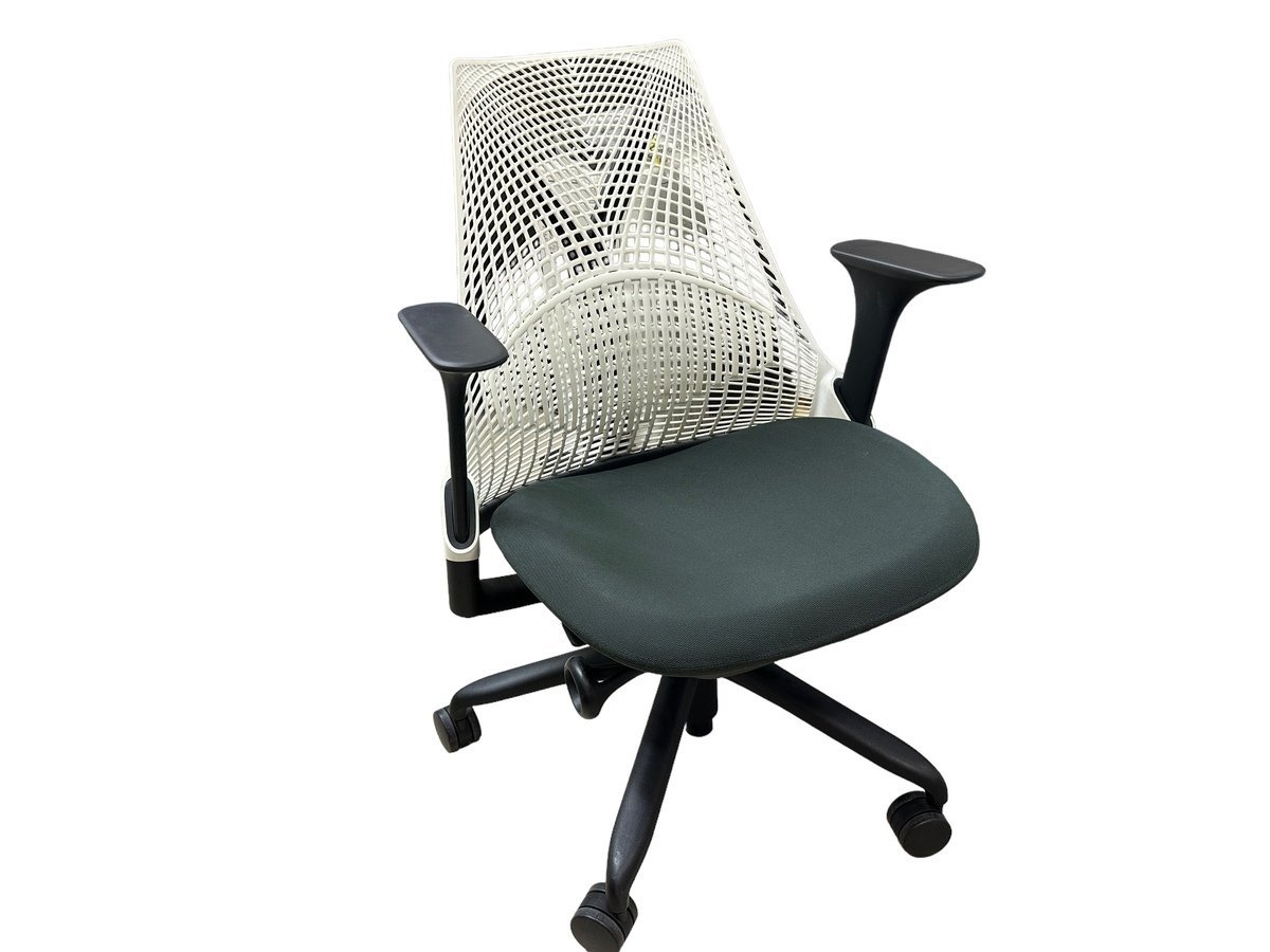 ■Herman Miller ハーマンミラー SAIL セイルチェア ミドルバック 可動肘 白/黒 椅子 デスクチェア モノトーン 店頭引取可能