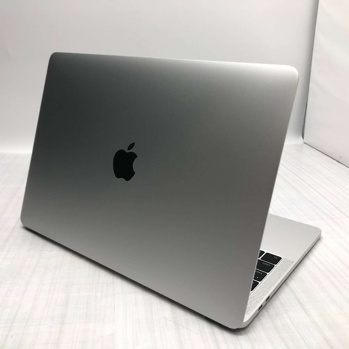 Apple MacBook Pro 13inch 2017 Four Thunderbolt 3 Ports Core i5