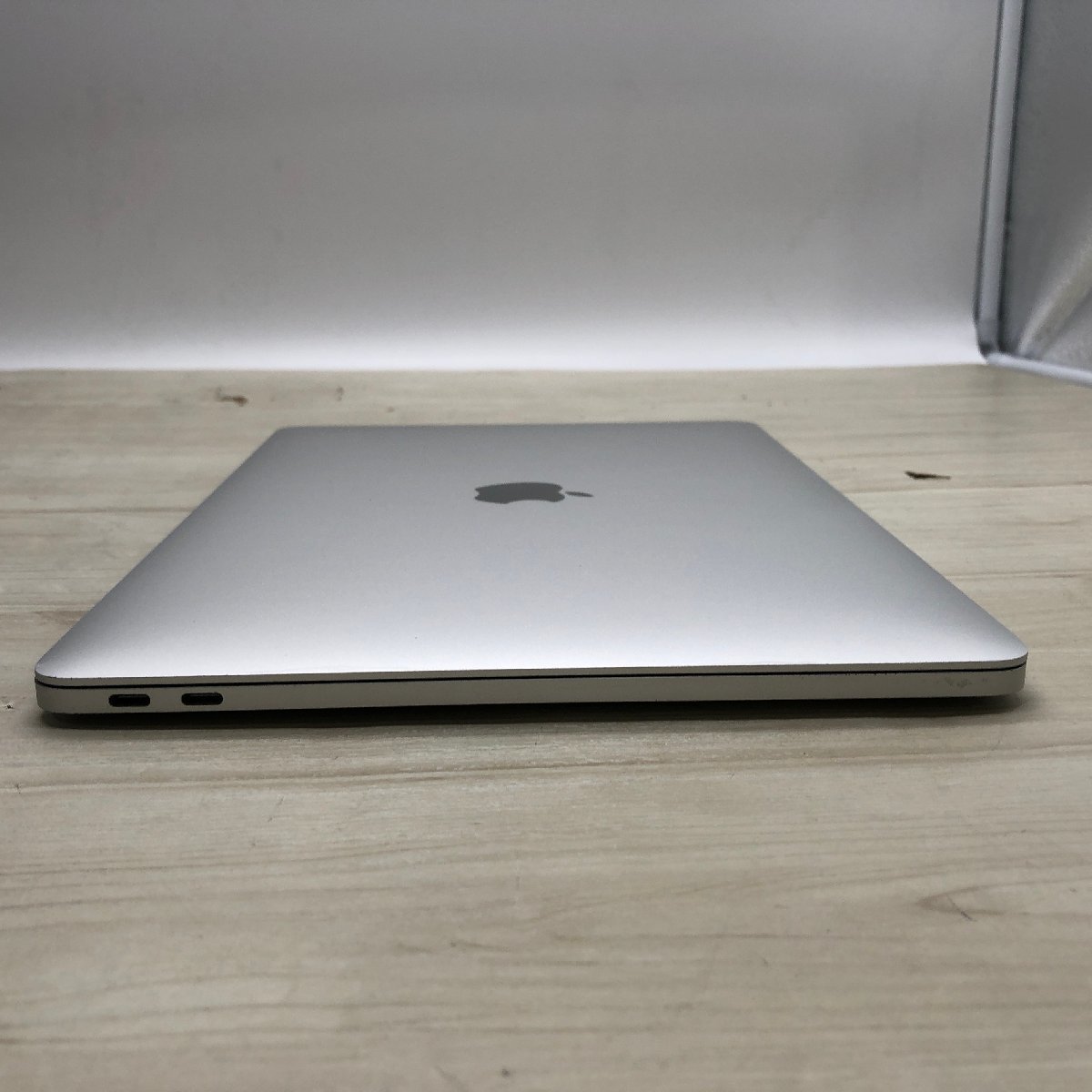 Apple MacBook Pro 13inch 2017 Two Thunderbolt 3 ports Core Apple MacBook Pro 13inch 2017 Two Thunderbolt 3 ports Core