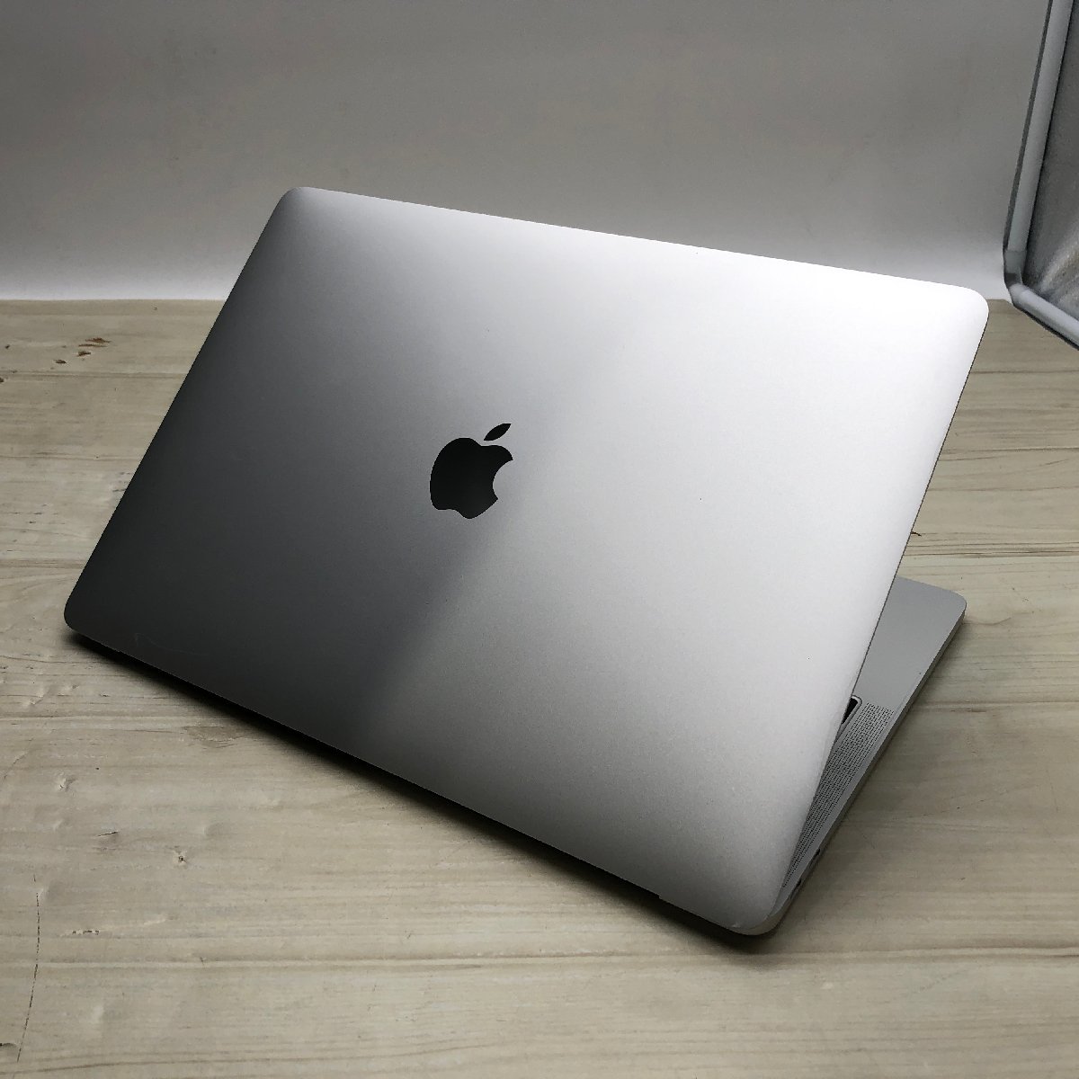 Apple MacBook Pro 13inch 2017 Two Thunderbolt 3 ports Core Apple MacBook Pro 13inch 2017 Two Thunderbolt 3 ports Core