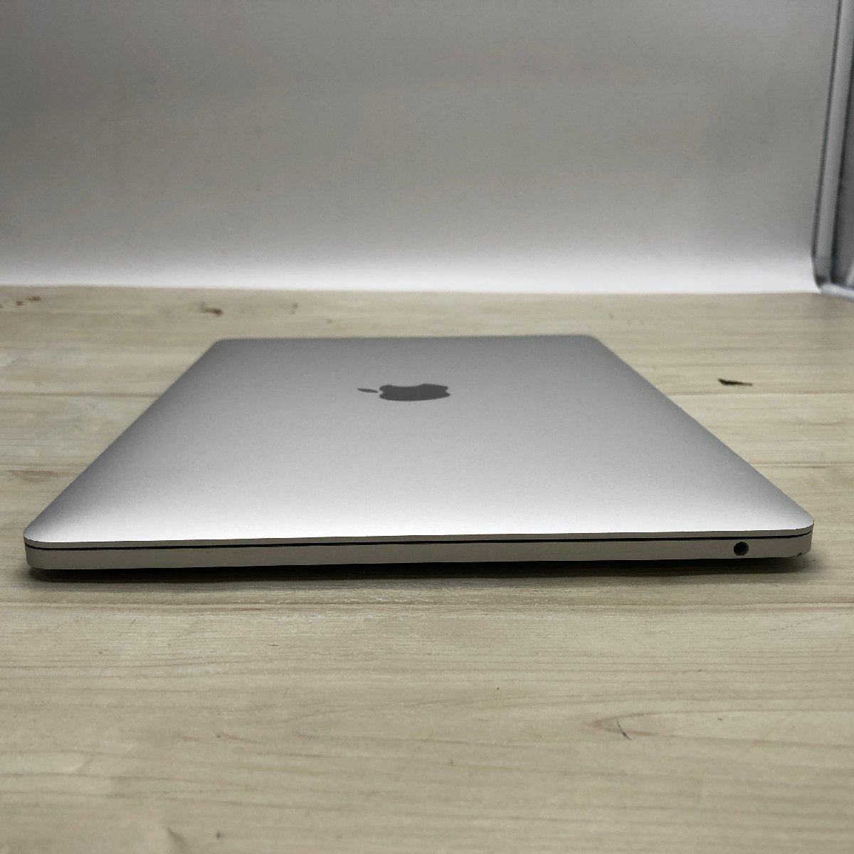 Apple MacBook Pro 13inch 2017 Two Thunderbolt 3 ports Core Apple MacBook Pro 13inch 2017 Two Thunderbolt 3 ports Core