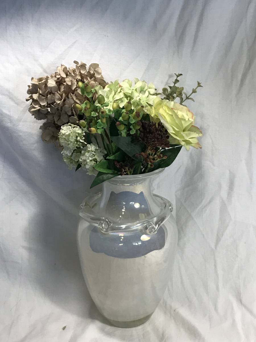 ヴィンテージ　昭和レトロポップ　インテリア　花器　フラワーベース　ガラス製　乳白色　花瓶　パール調 花器　 手作りガラス_出品は花瓶のみです。