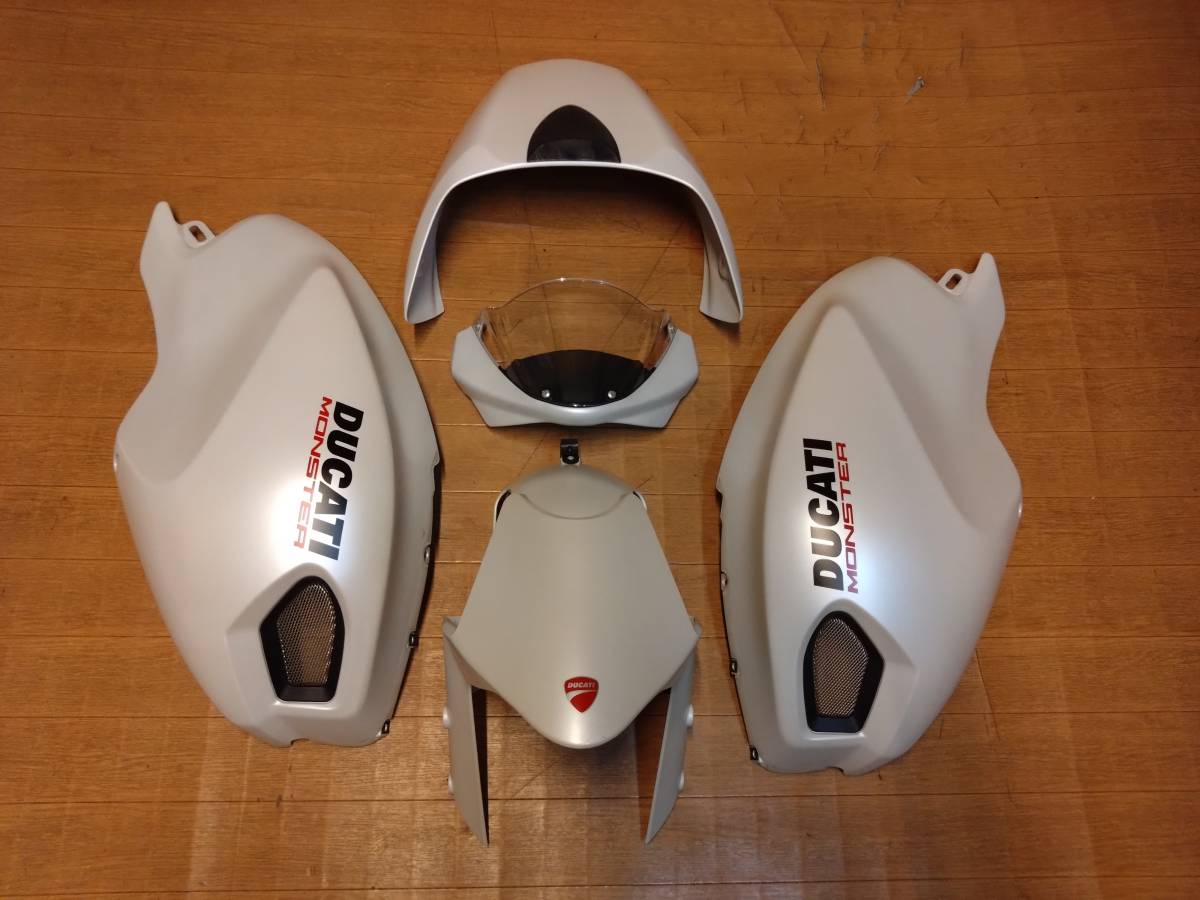DUCATI 純正 モンスター 796 外装セット カウルセット 696 1100 DUCATI 純正 モンスター 796 外装セット カウルセット 696 1100