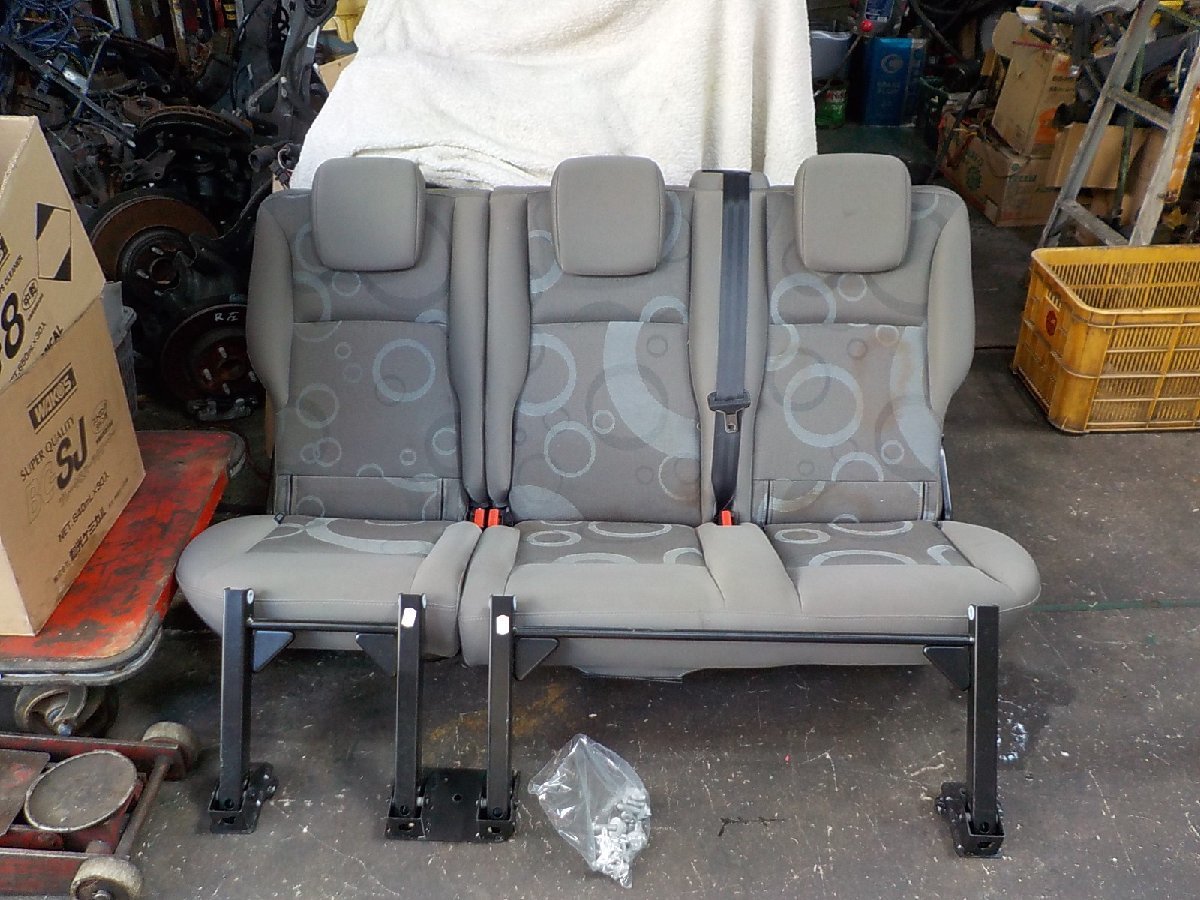  Renault Kangoo 2 KWK4M rear seats original postage system on free . display is done . Seino post cash on delivery.