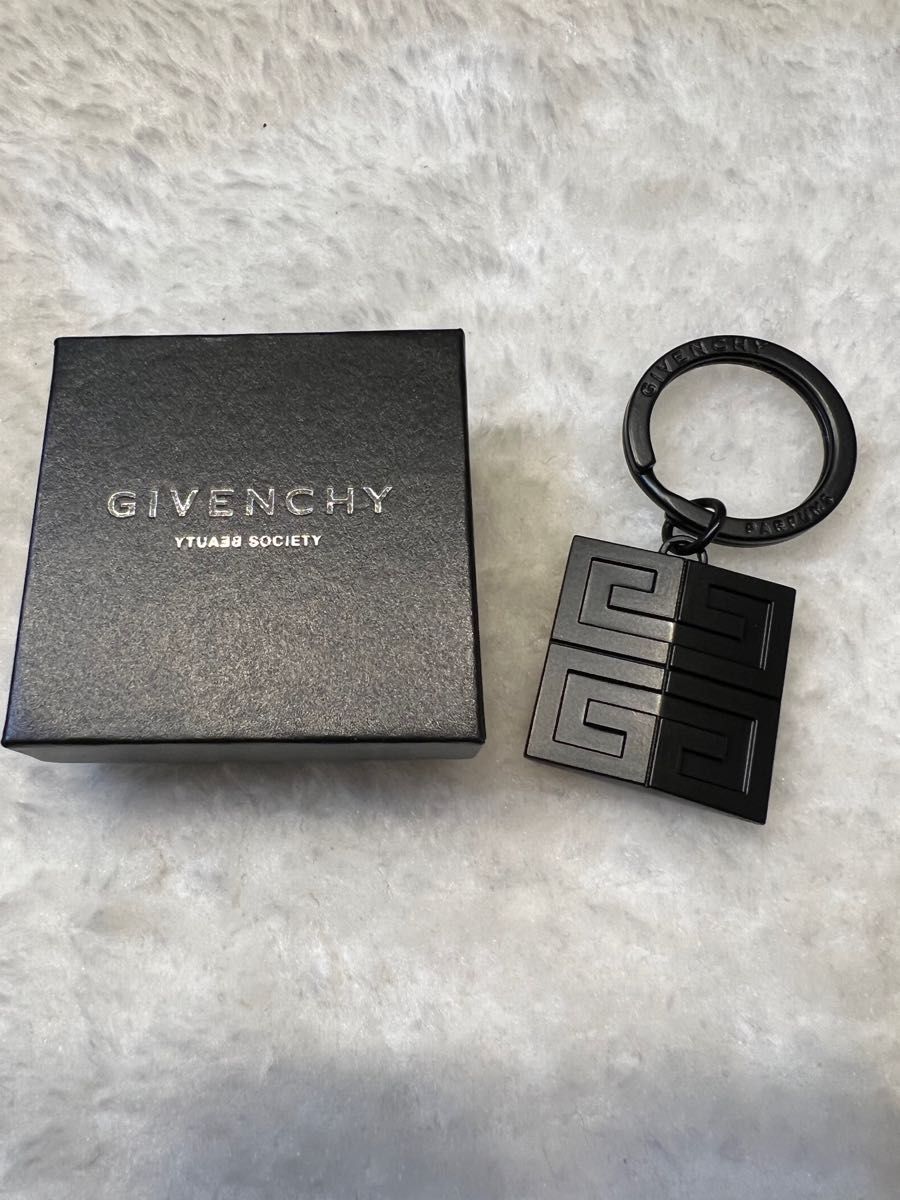 GIVENCHYキーフォルダー ジバンシィ キーホルダー ノベルティ|Yahoo!フリマ(旧PayPay