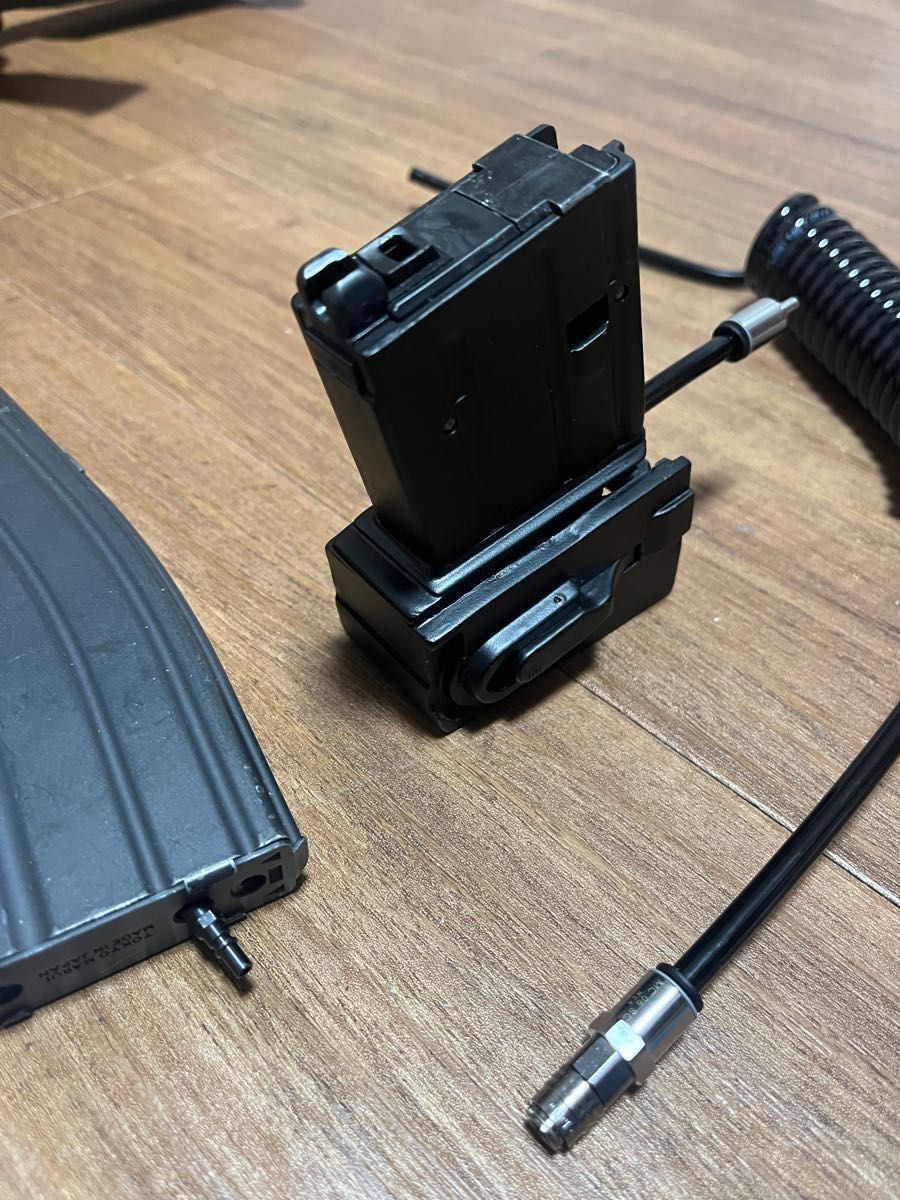 M4マガジンアダプターと外部ソース化マルイ純正MWSマガジンと M4マガジンアダプターと外部ソース化マルイ純正MWSマガジンと
